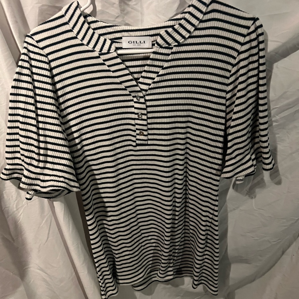 Gilli Black and White Striped Button Down Shirt